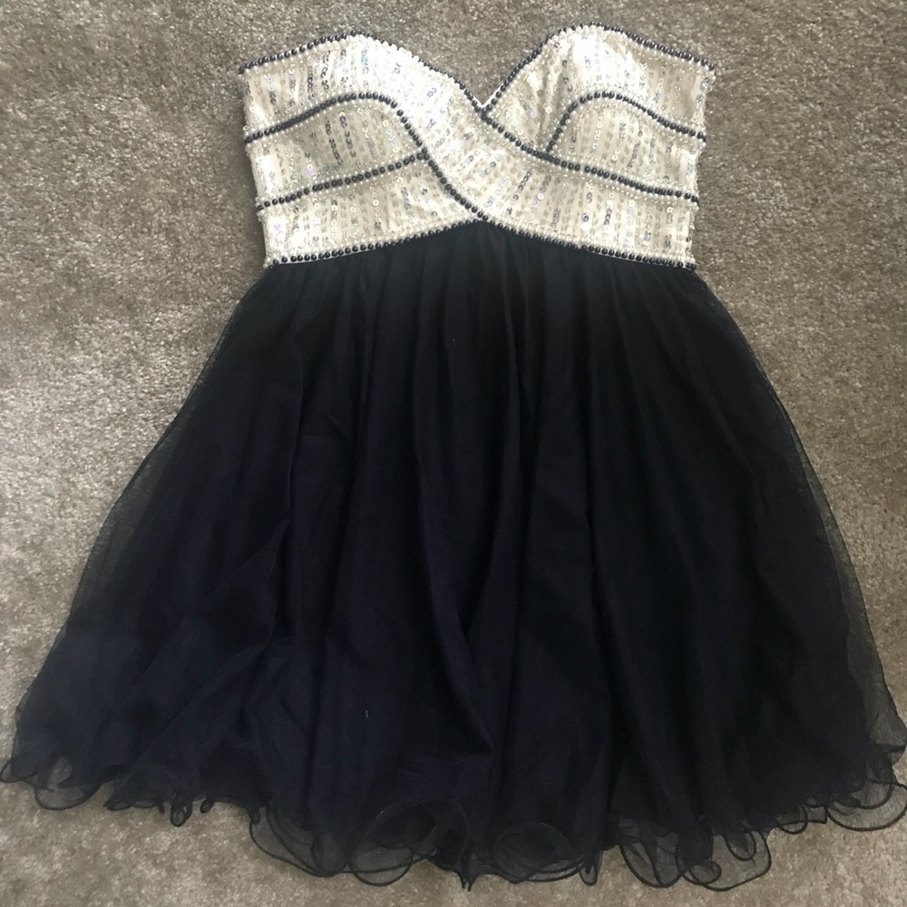 Strapless teen party dress